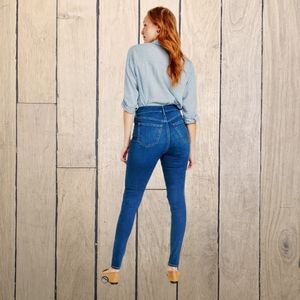 NEW 🌹Old Navy Extra High Waist Rockstar 360° Stretch Super Skinny Ripped Jeans